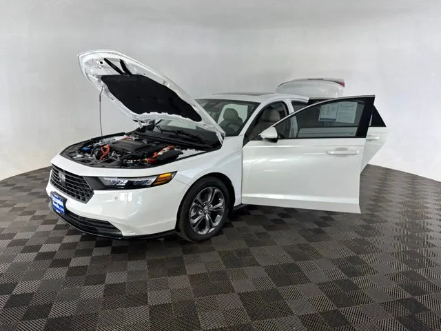 Used 2025 White Honda EX-L image 12
