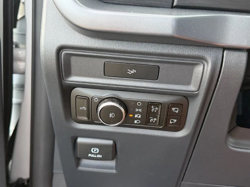 New 2026 Oxford White Ford XLT image 16