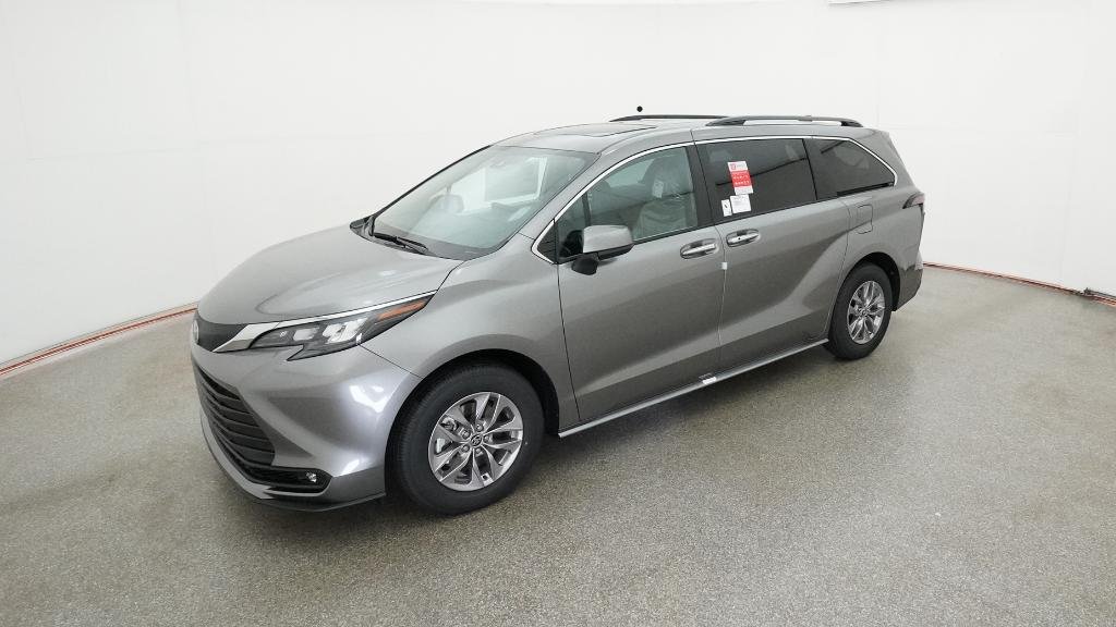 2026 Toyota Sienna XLE 8-Passenger Hybrid FWD's photo