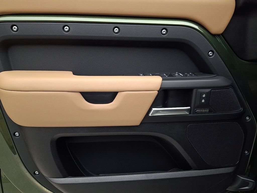 New 2026 Woolstone Green LAND ROVER X-Dynamic SE image 8