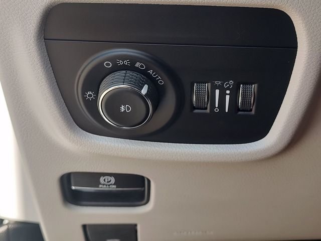Used 2022 White Jeep Overland image 26