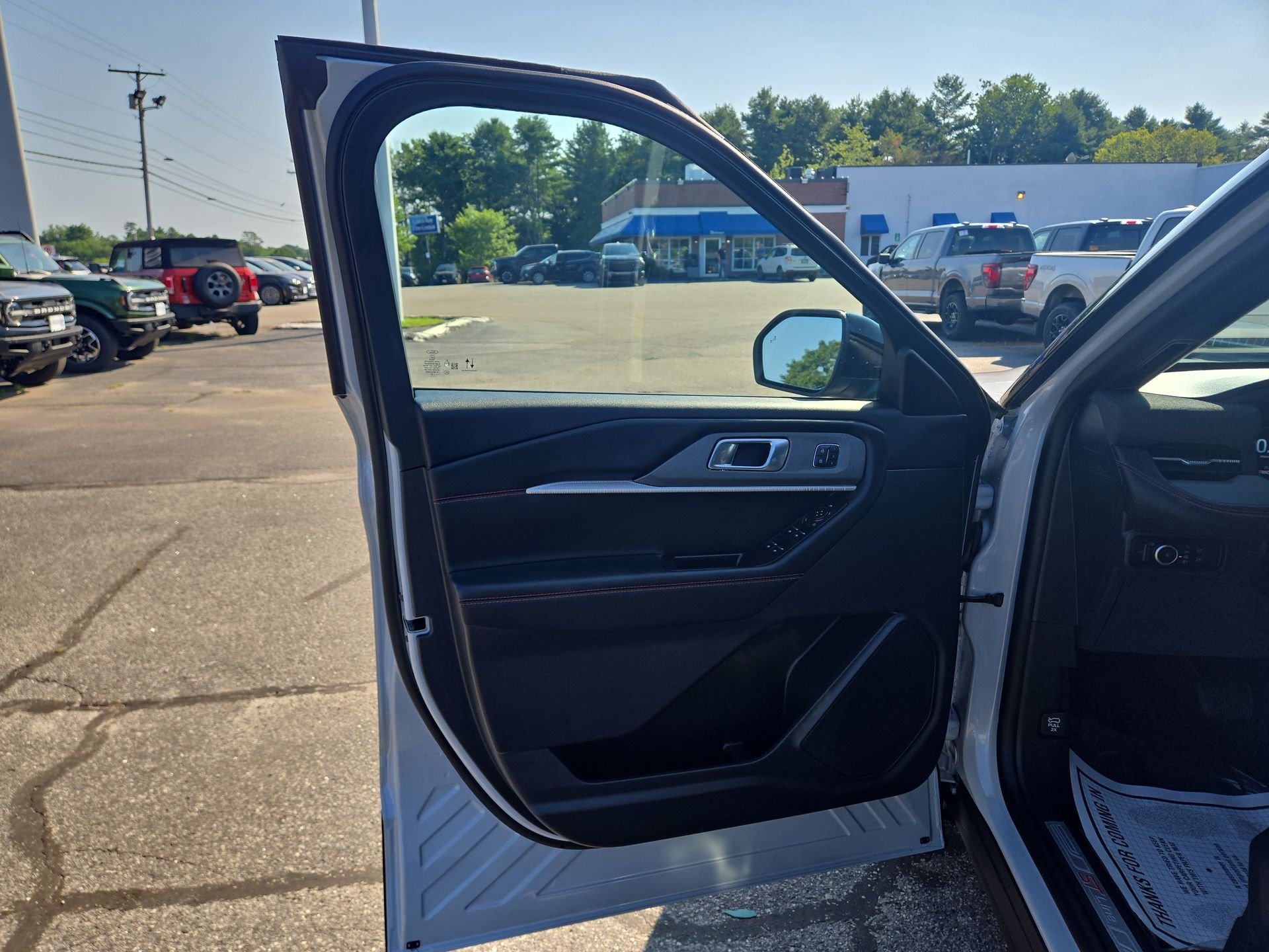 New 2026 Space White Metallic Ford ST-Line image 5