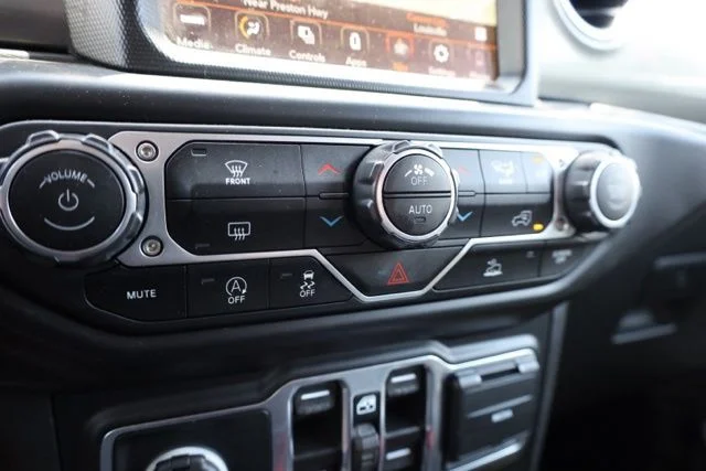 Used 2023 White Jeep Sahara image 28