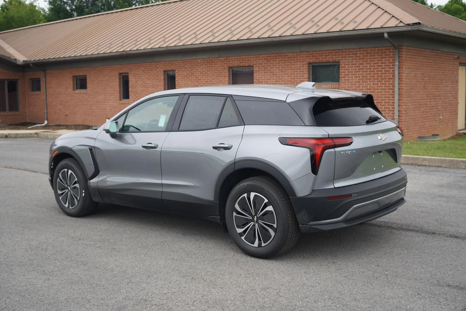 New 2025 Sterling Gray Metallic Chevrolet LT image 6