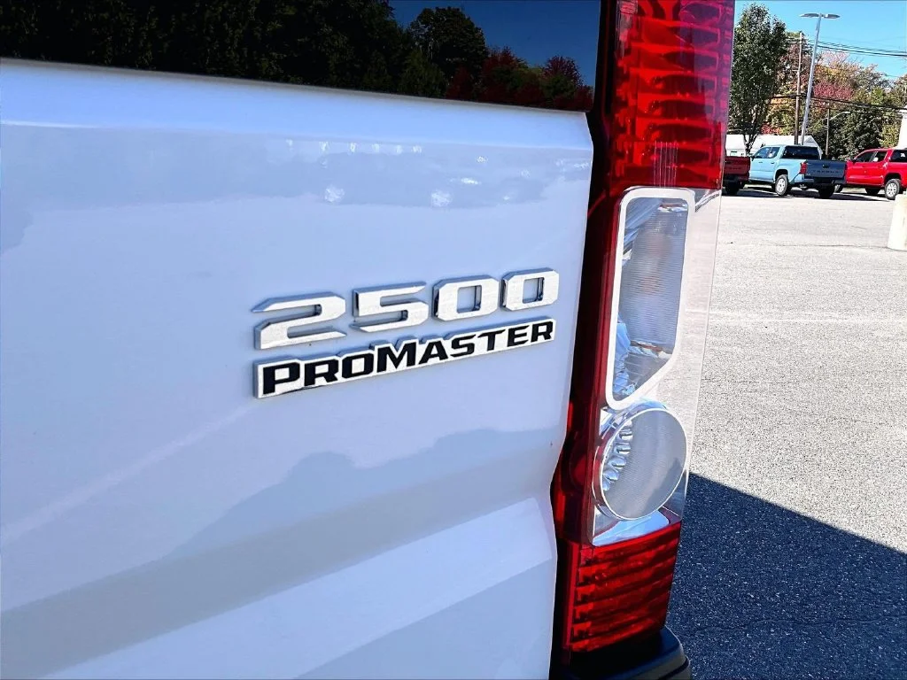 Used 2025 White Ram Base image 25