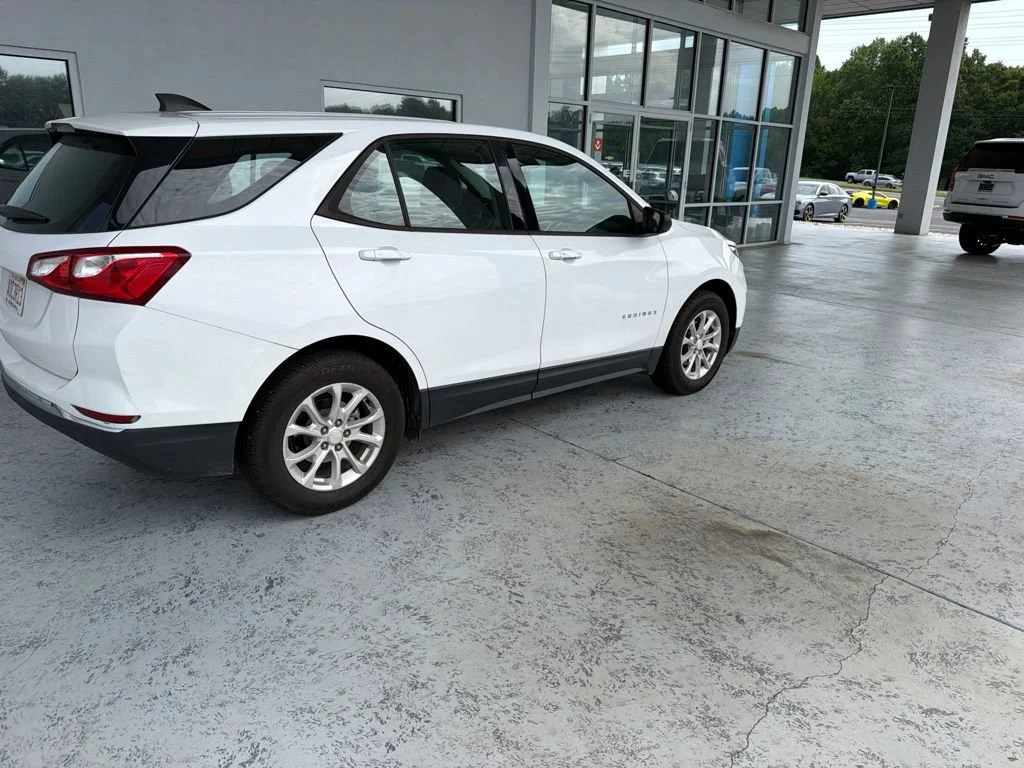 Used 2018 SUMMIT WHITE Chevrolet LS image 6