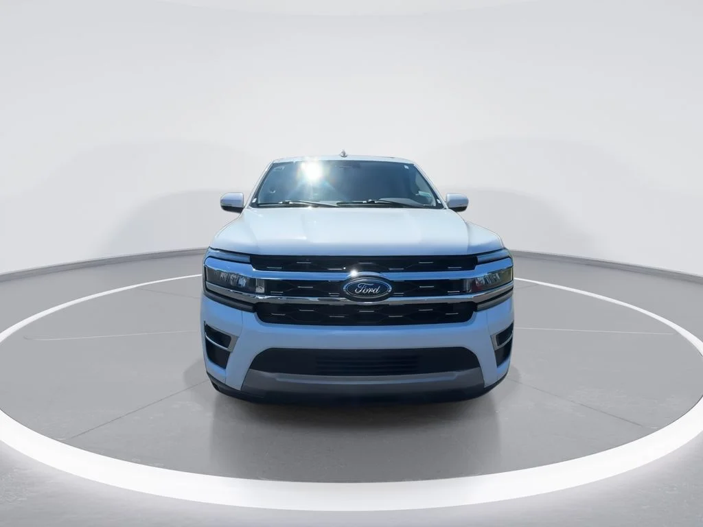 Used 2024 White Ford Limited image 3