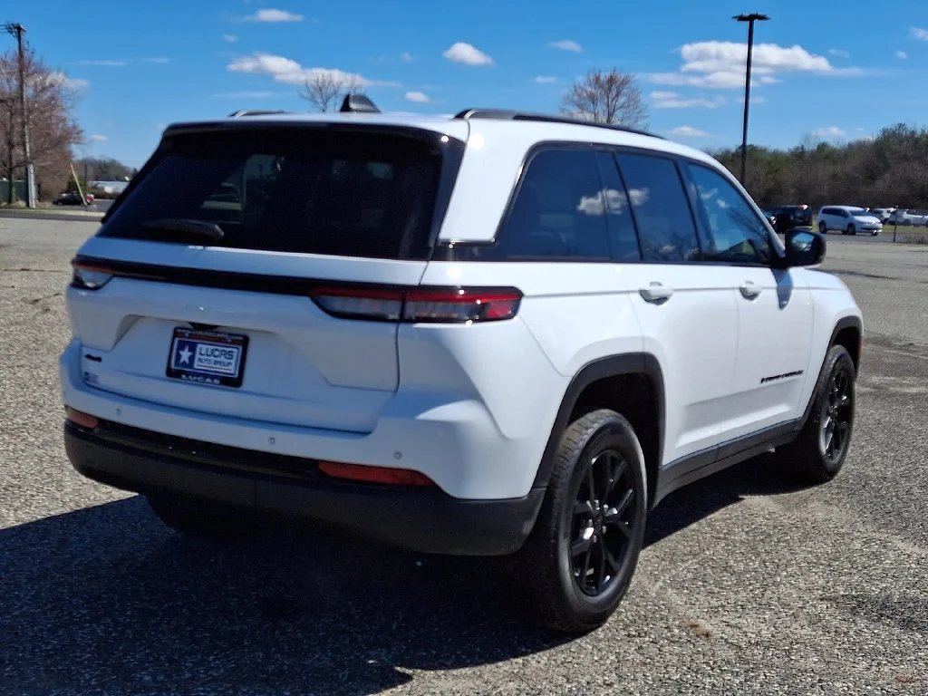 Certified Used 2024 Bright White Clearcoat Jeep Altitude X image 11