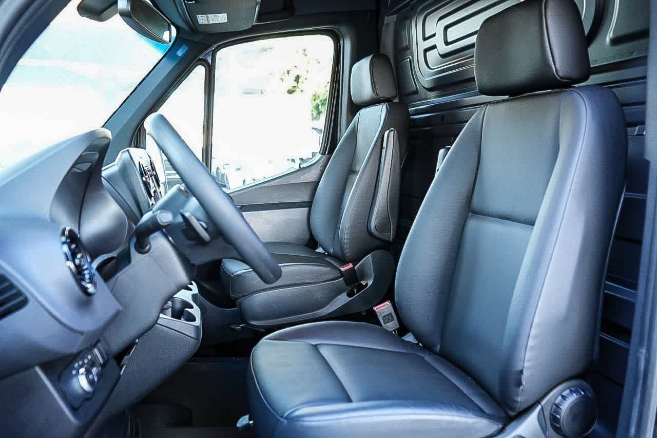 New 2024 Jet Black Mercedes-Benz Cargo 170WB High Roof Super Single RWD 2.0L I4 Die image 16