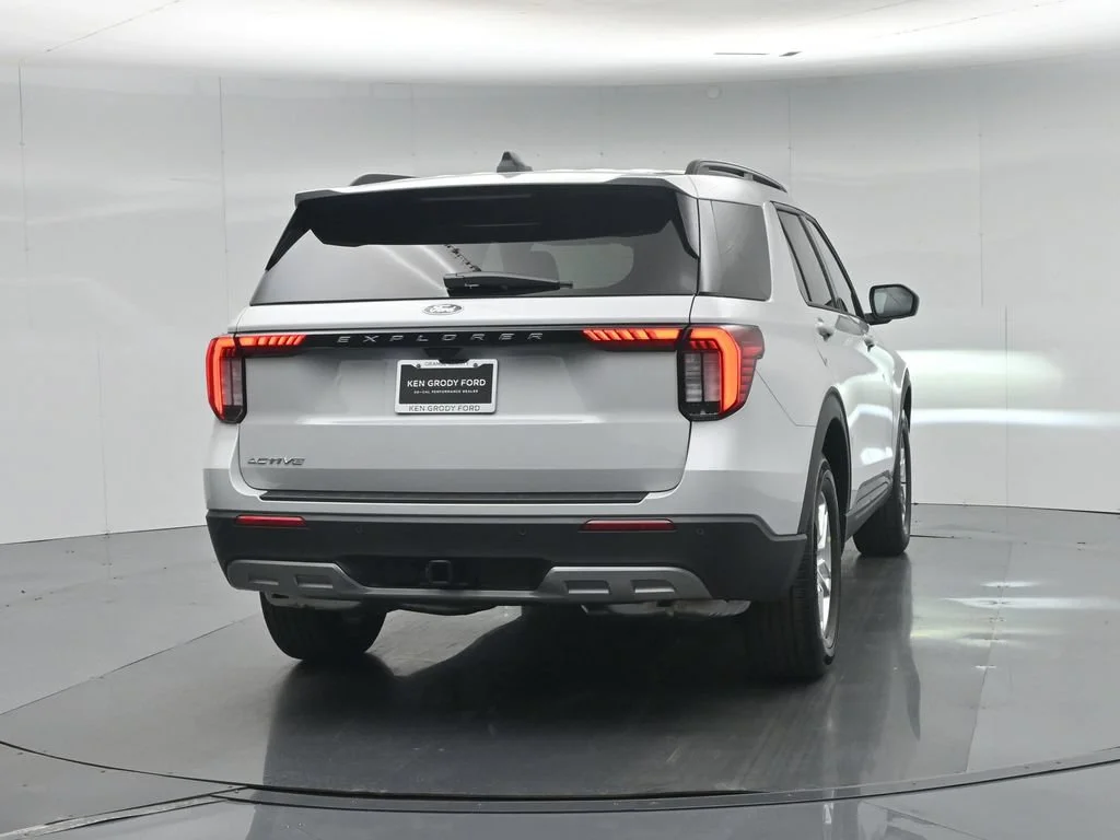 New 2027 Avalanche Gray Ford Active image 56