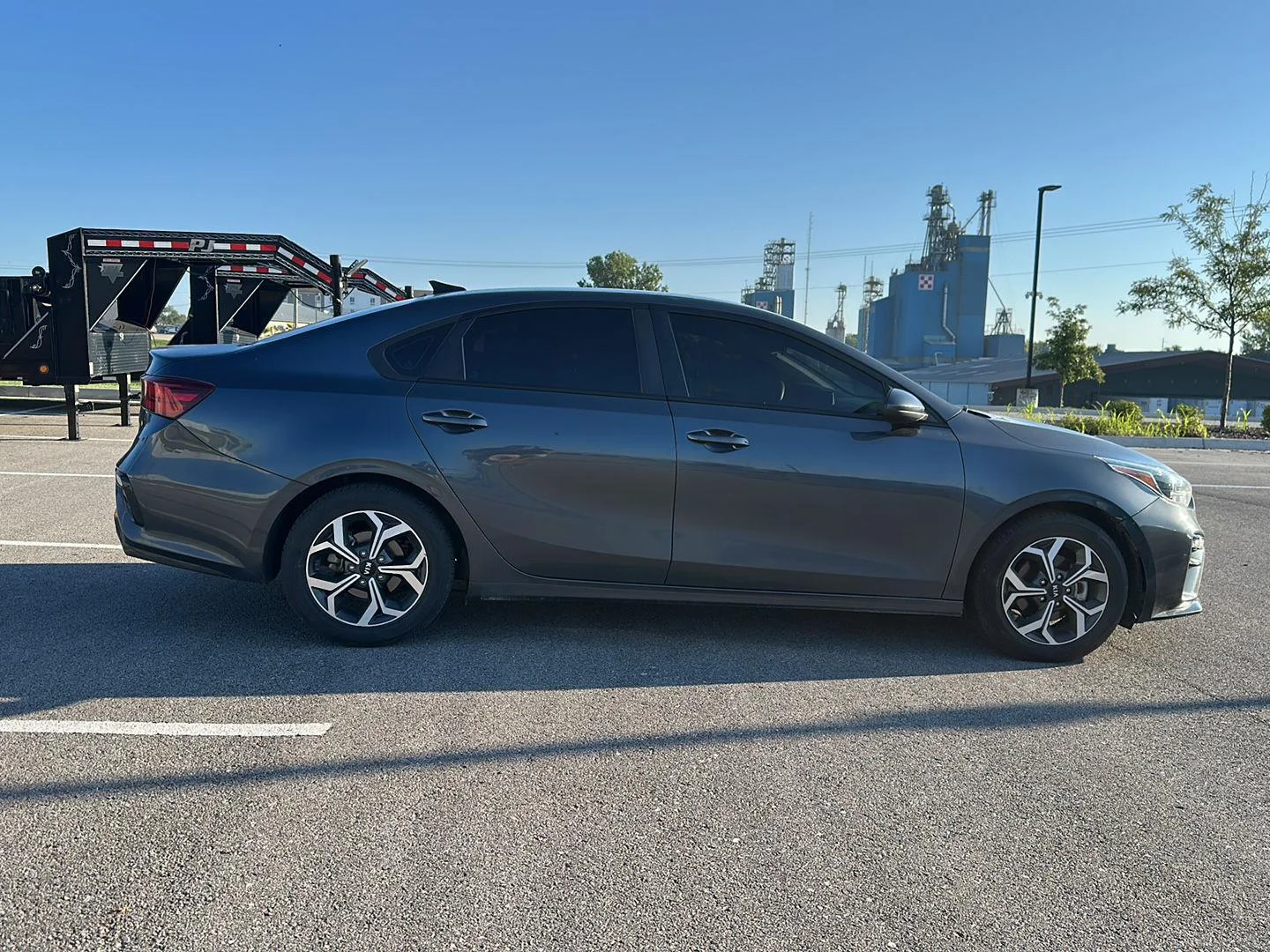 Used 2020 Gravity Grey Kia LXS image 4