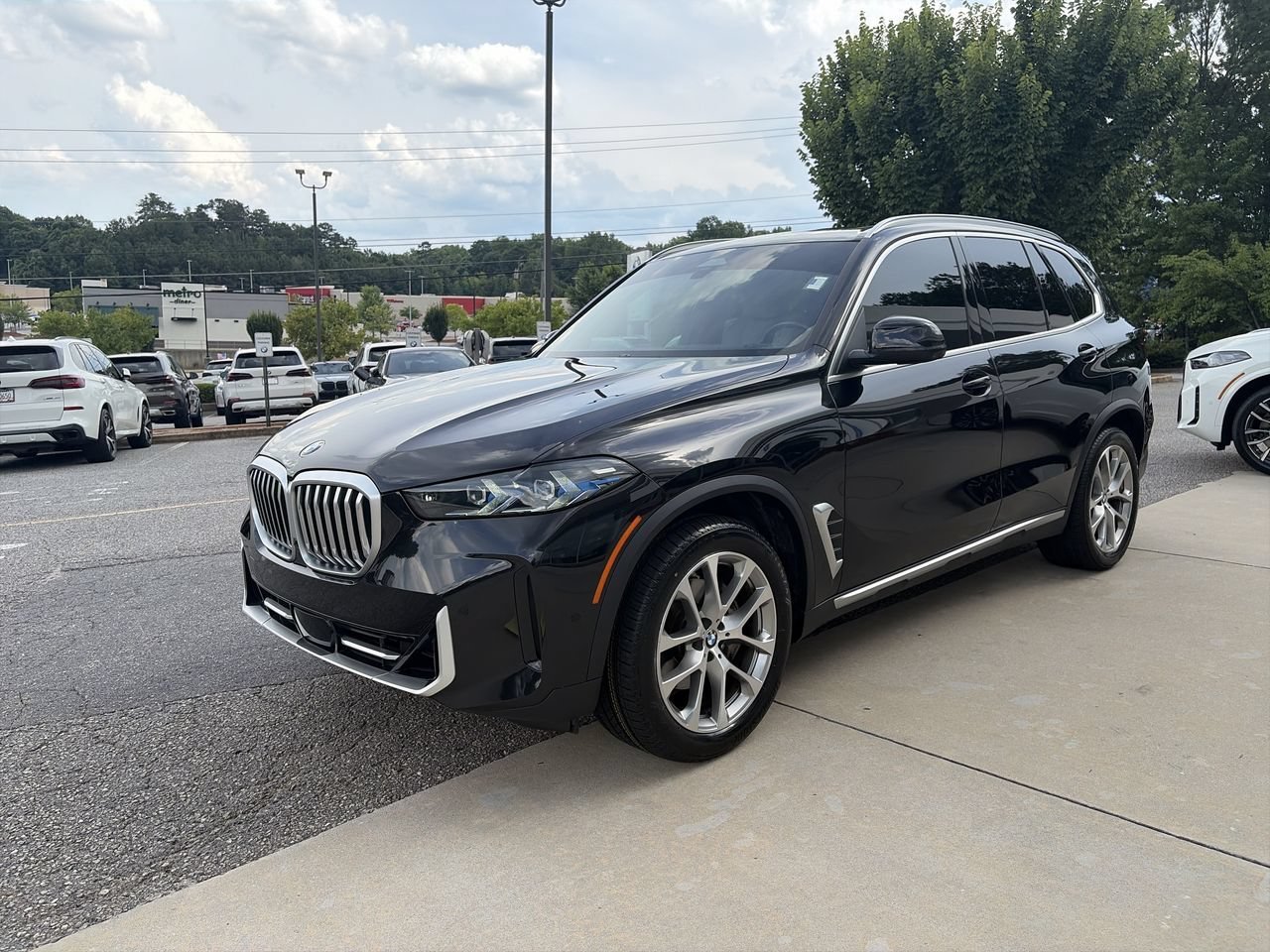 Used 2024 Black Sapphire Metallic BMW xDrive40i image 4