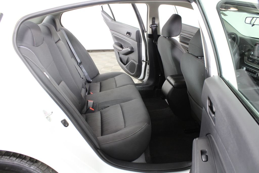 Used 2025 White Nissan 2.5 SV image 12