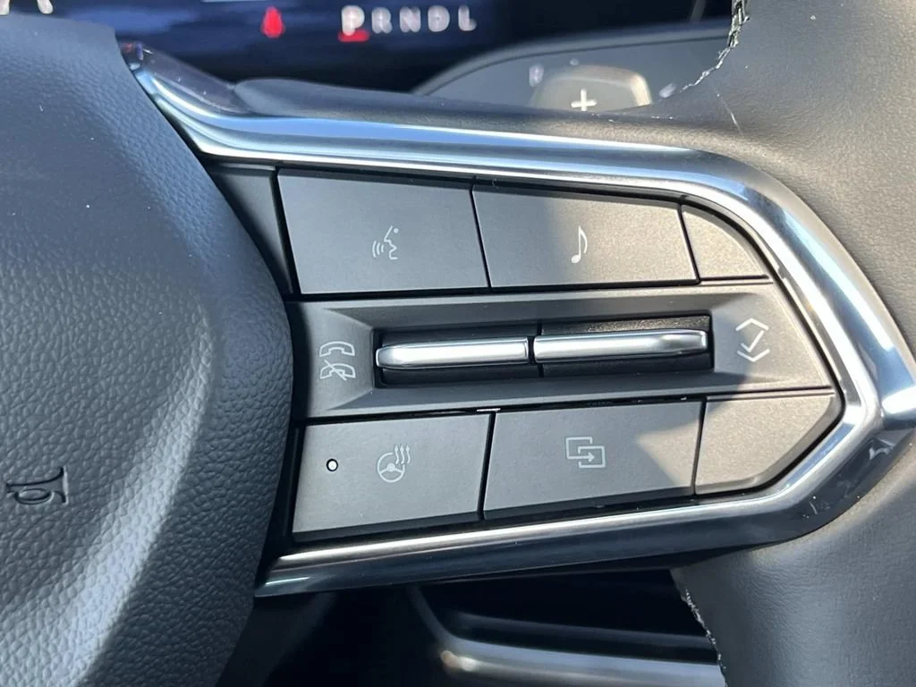 New 2027 Polar White Tricoat Chevrolet ACTIV image 21