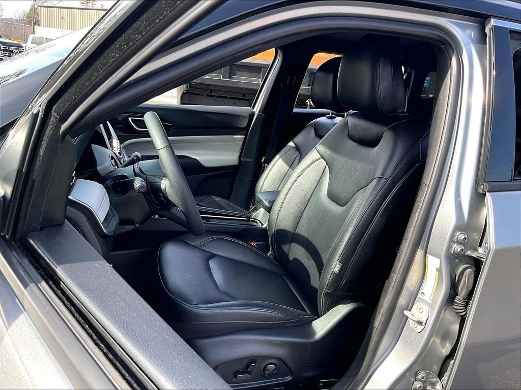 Used 2024 Gray Jeep Limited image 10