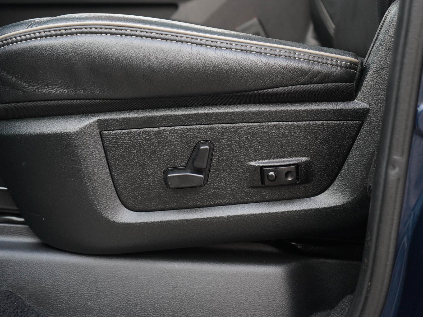 Used 2019 Patriot Blue Pearlcoat Ram Limited image 25