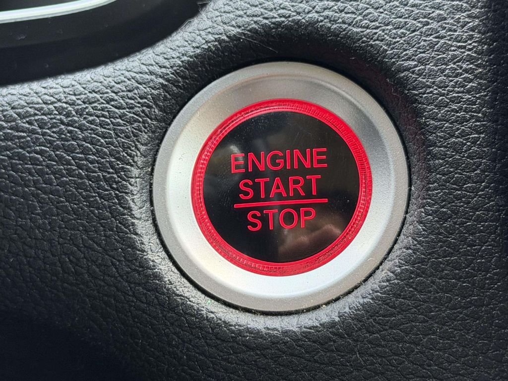 Used 2018  Honda Touring image 8