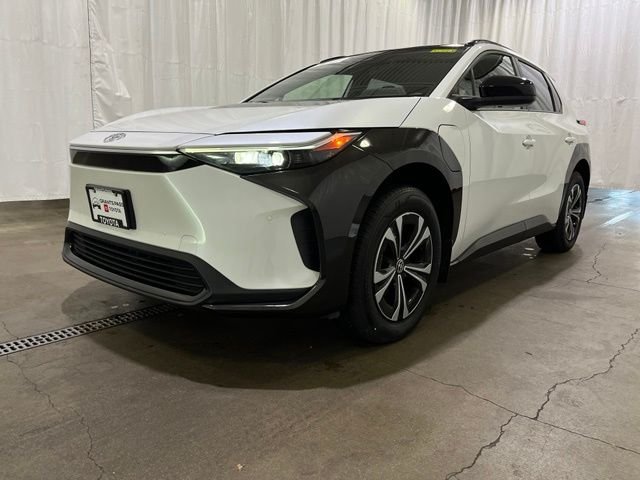 Used 2023 Beige Toyota XLE image 23