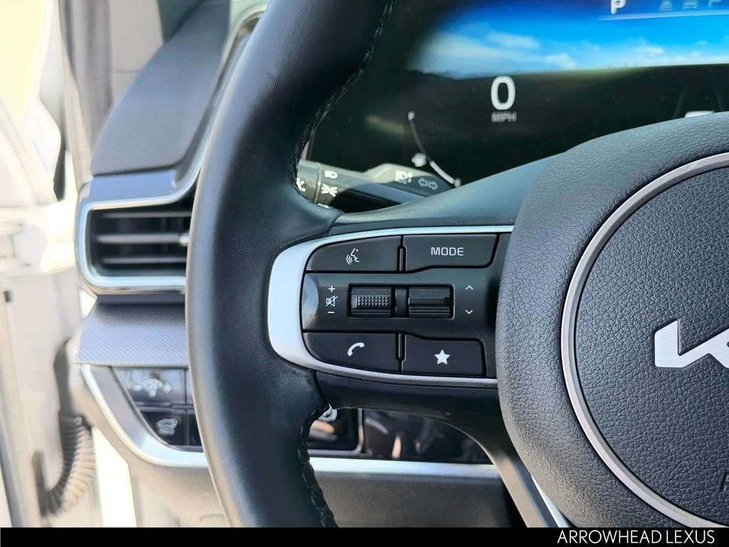 Used 2023 White Kia SX image 22
