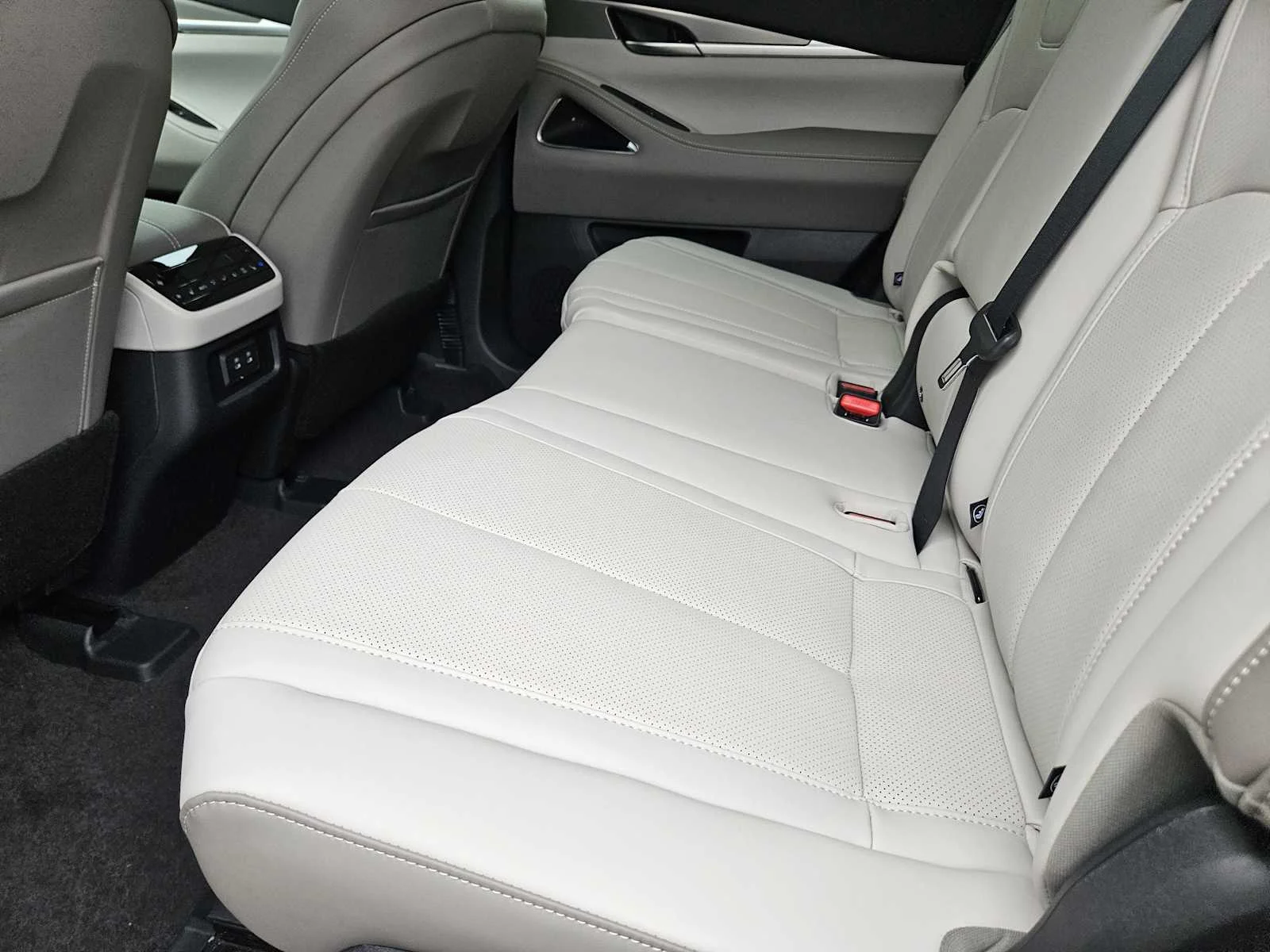 New 2027 HARBOR GRAY INFINITI Luxe FWD image 21