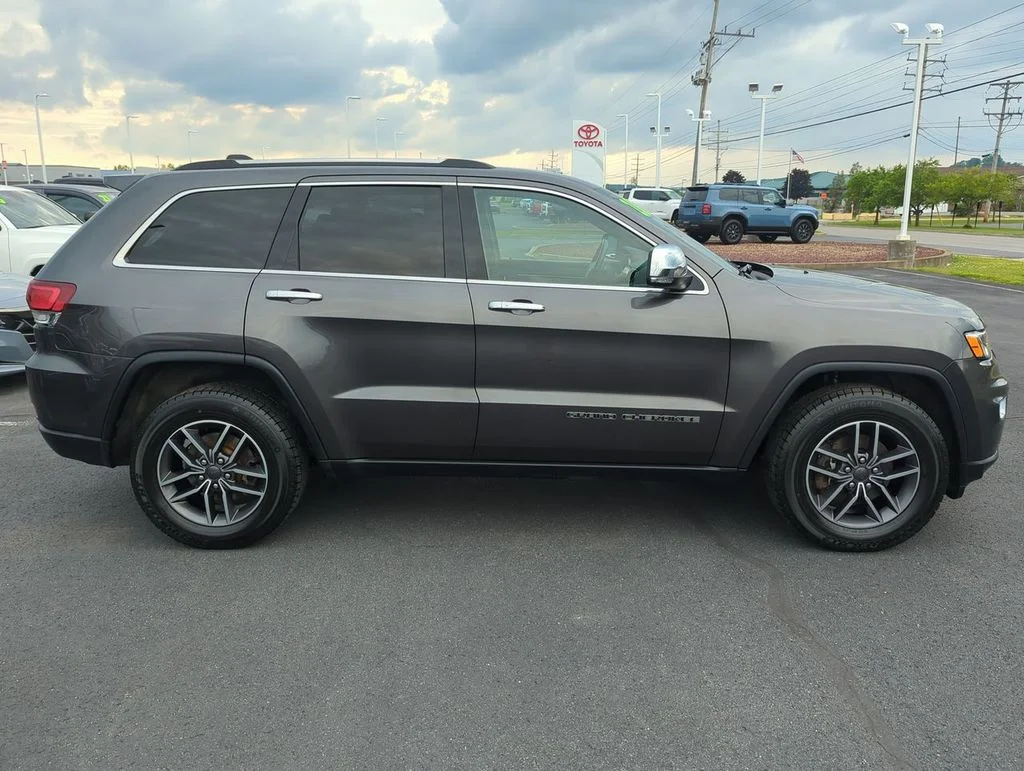 Used 2020 Gray Jeep Limited image 9