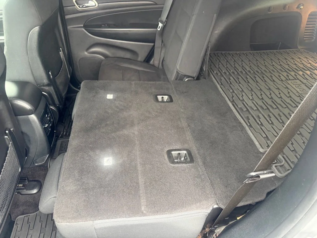 Used 2017 Billet Silver Metallic Clearcoat Jeep Laredo image 37