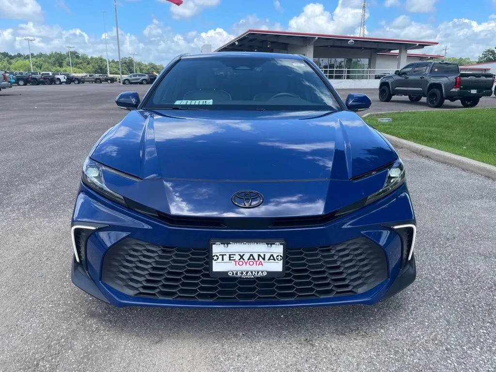 2025 Toyota Camry SE - Photo 7