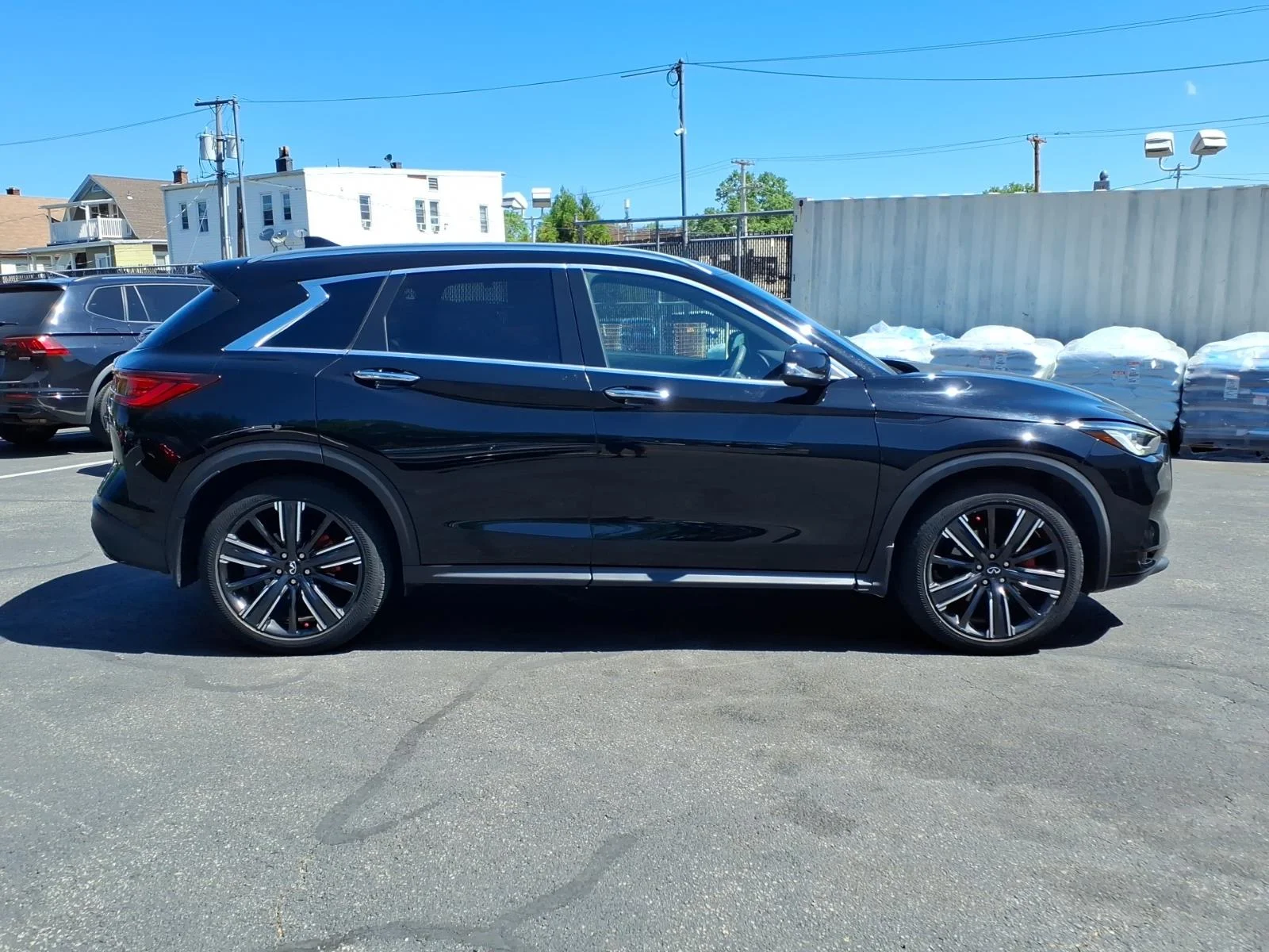 Certified Used 2022 Black INFINITI LUXE image 5