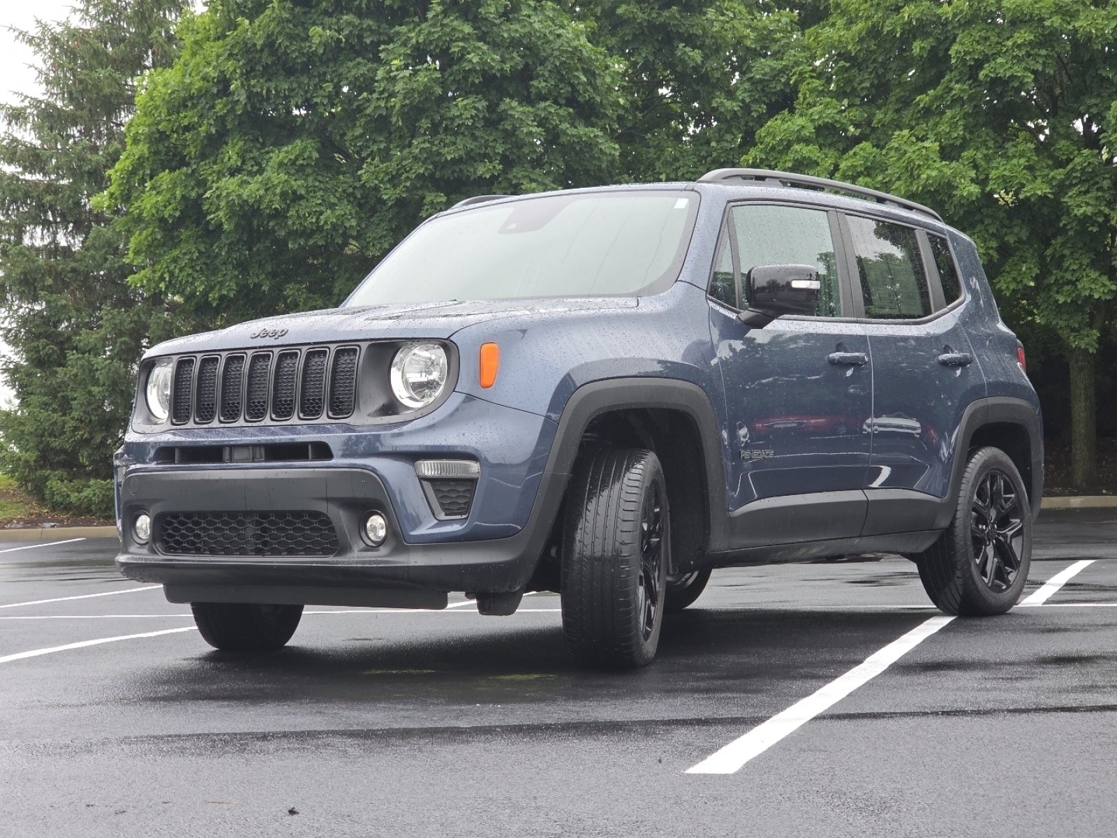 Used 2022 Slate Blue Jeep Altitude image 17