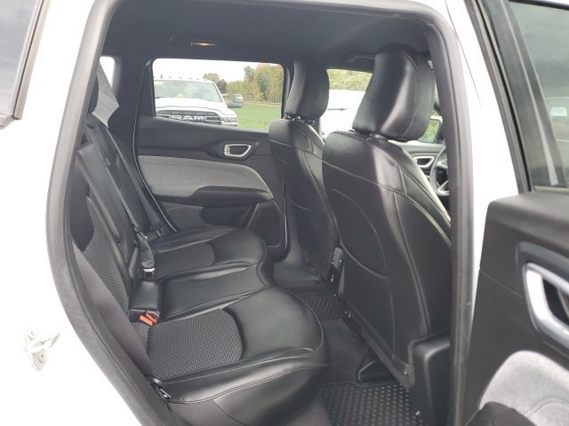Used 2023 White Jeep Latitude image 22