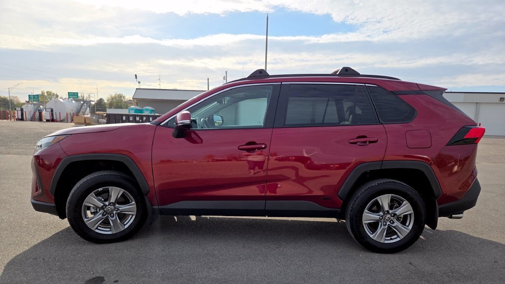Certified Used 2025 Pearl Toyota XLE image 21