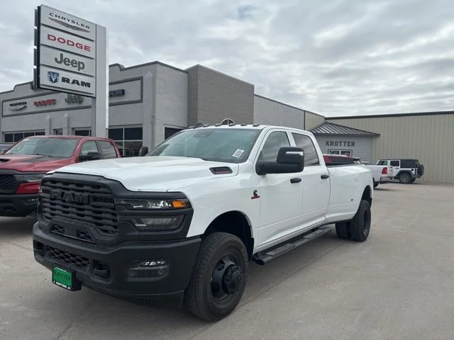 New 2026 Bright White Clear-Coat Exterior Paint RAM Tradesman image 2