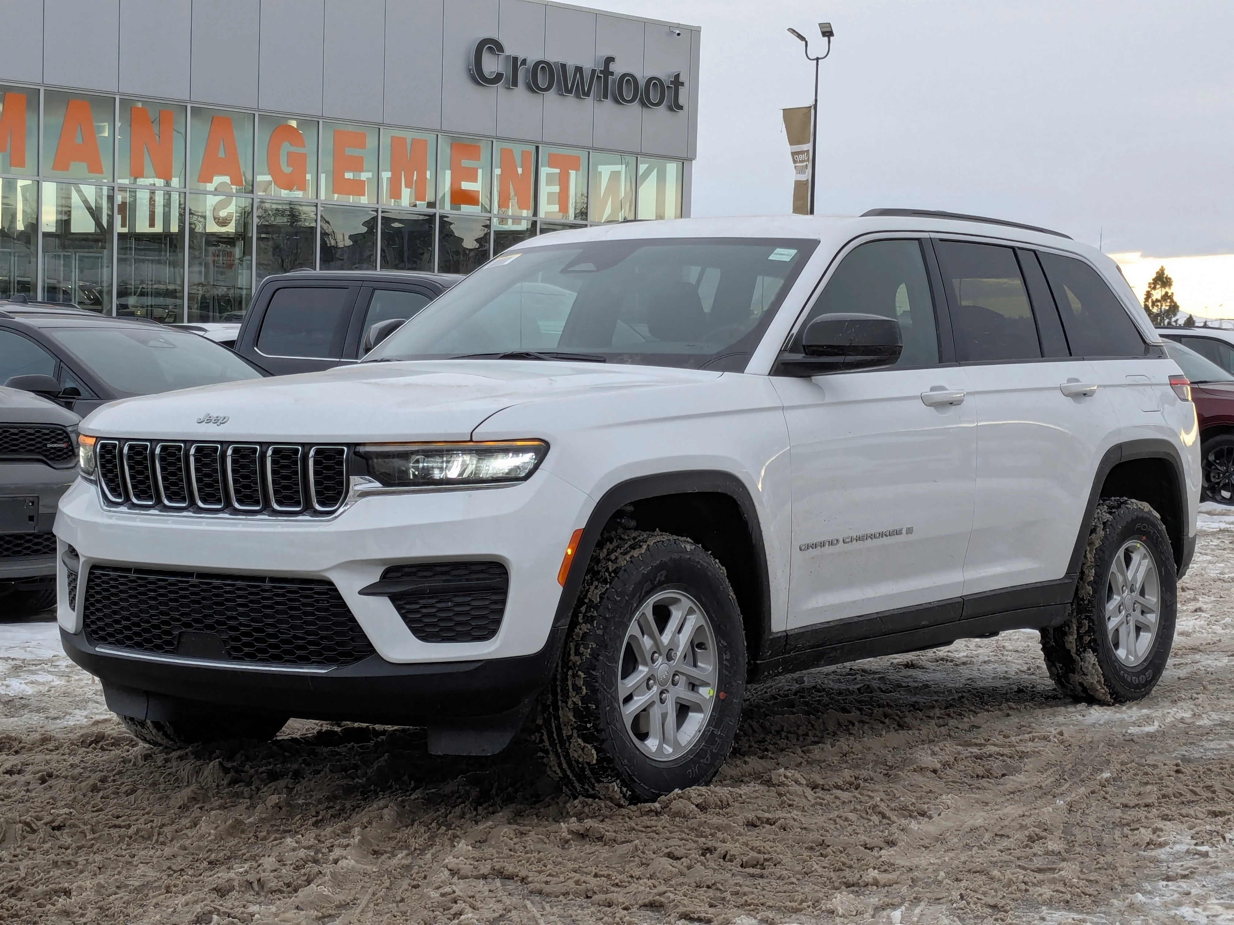 New 2025 White Jeep Laredo - - HEATED SEATS & STEERING - ADAPTIVE CRUISE - LED LIGHTING & TONS MORE! image 4