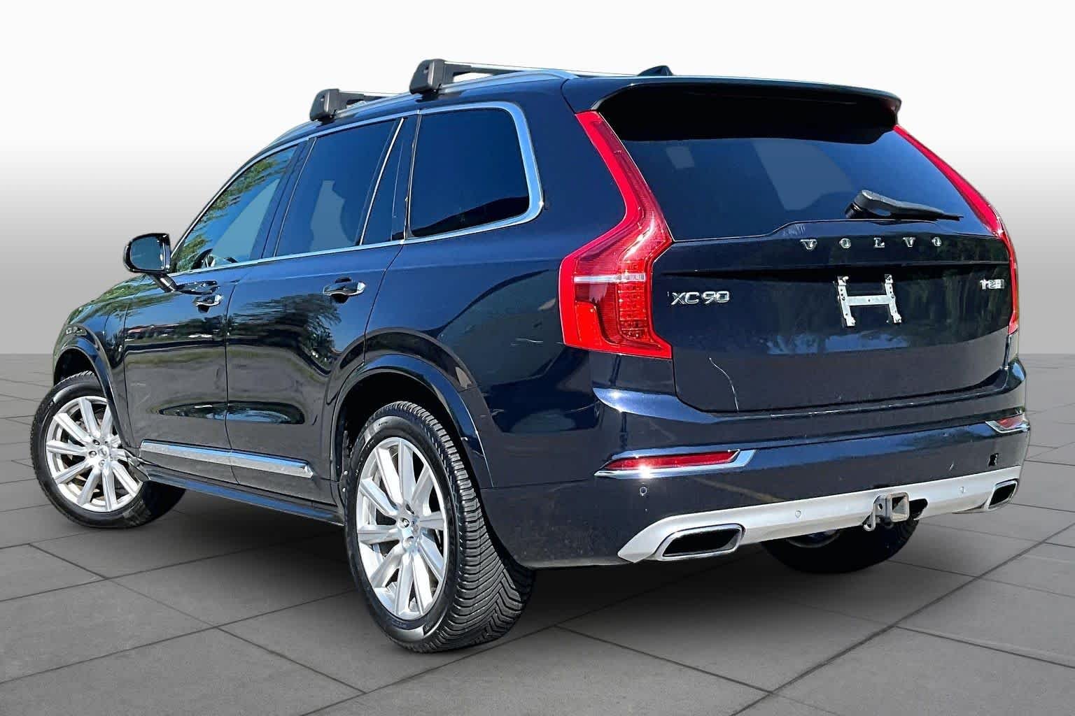 Used 2017 Magic Blue Metallic Volvo Inscription image 12