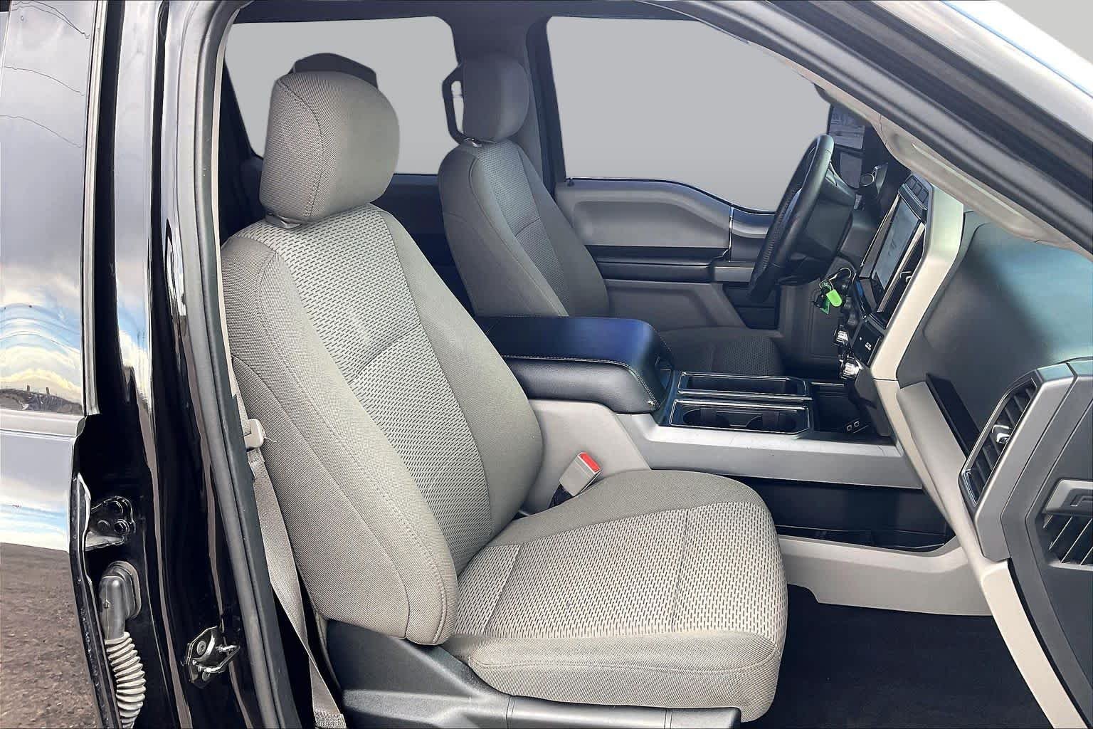Used 2019 Agate Black Metallic Ford XLT image 9