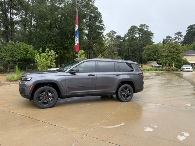 Used 2024 Gray Jeep Altitude X image 1