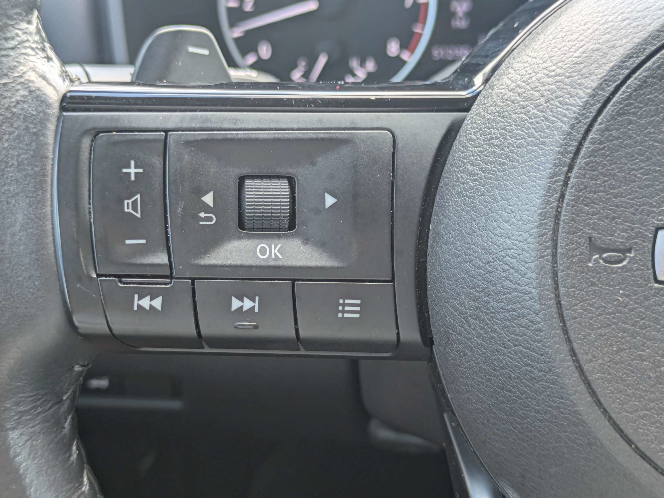 Used 2022 Blue Nissan SL image 23