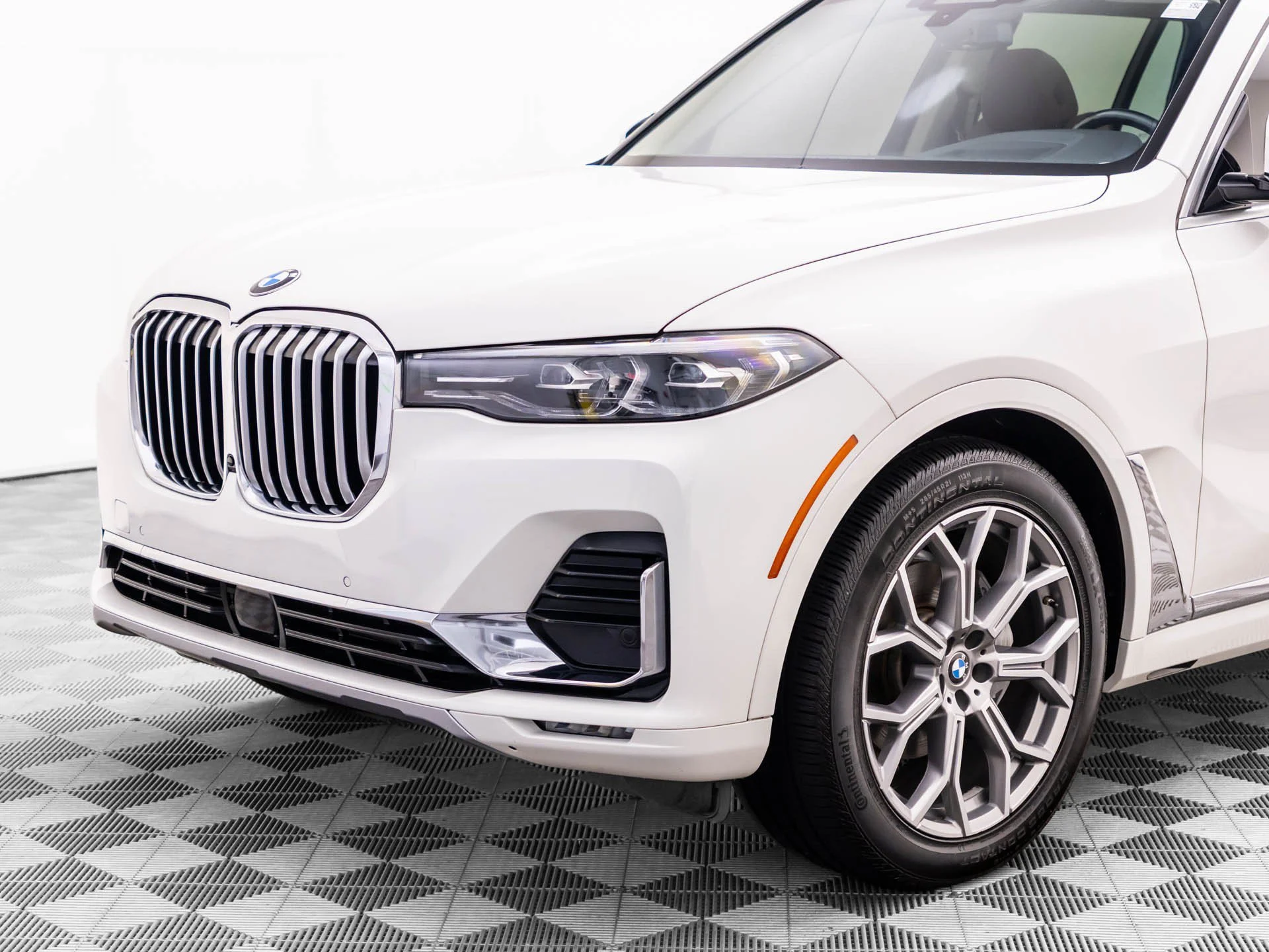 Used 2020 White BMW xDrive40i image 39