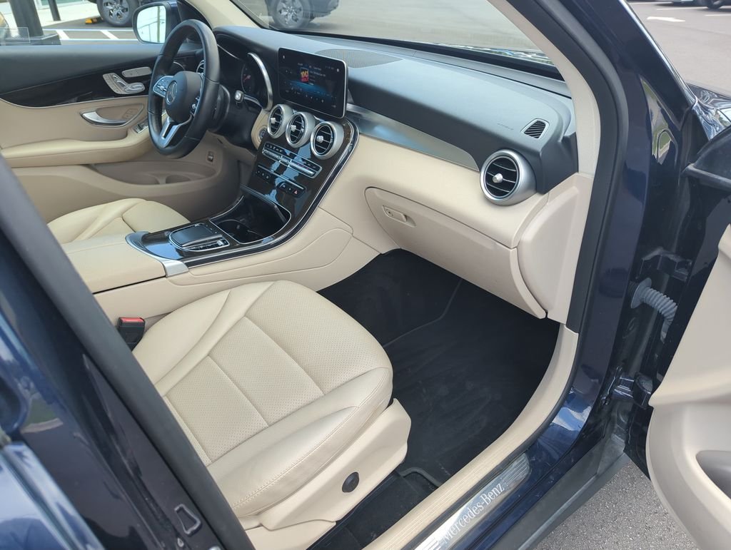 Used 2022  Mercedes-Benz GLC 300 image 37
