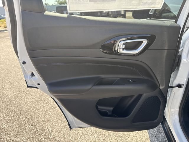 New 2026 White Jeep Latitude image 21