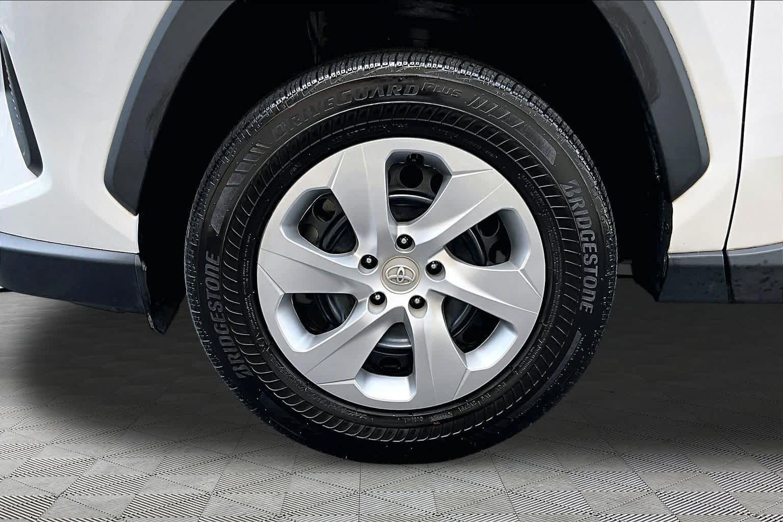 Used 2023 Ice Cap Toyota LE image 11