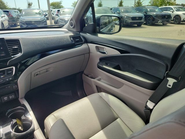 Used 2019 Modern Steel Metallic Honda Touring image 19