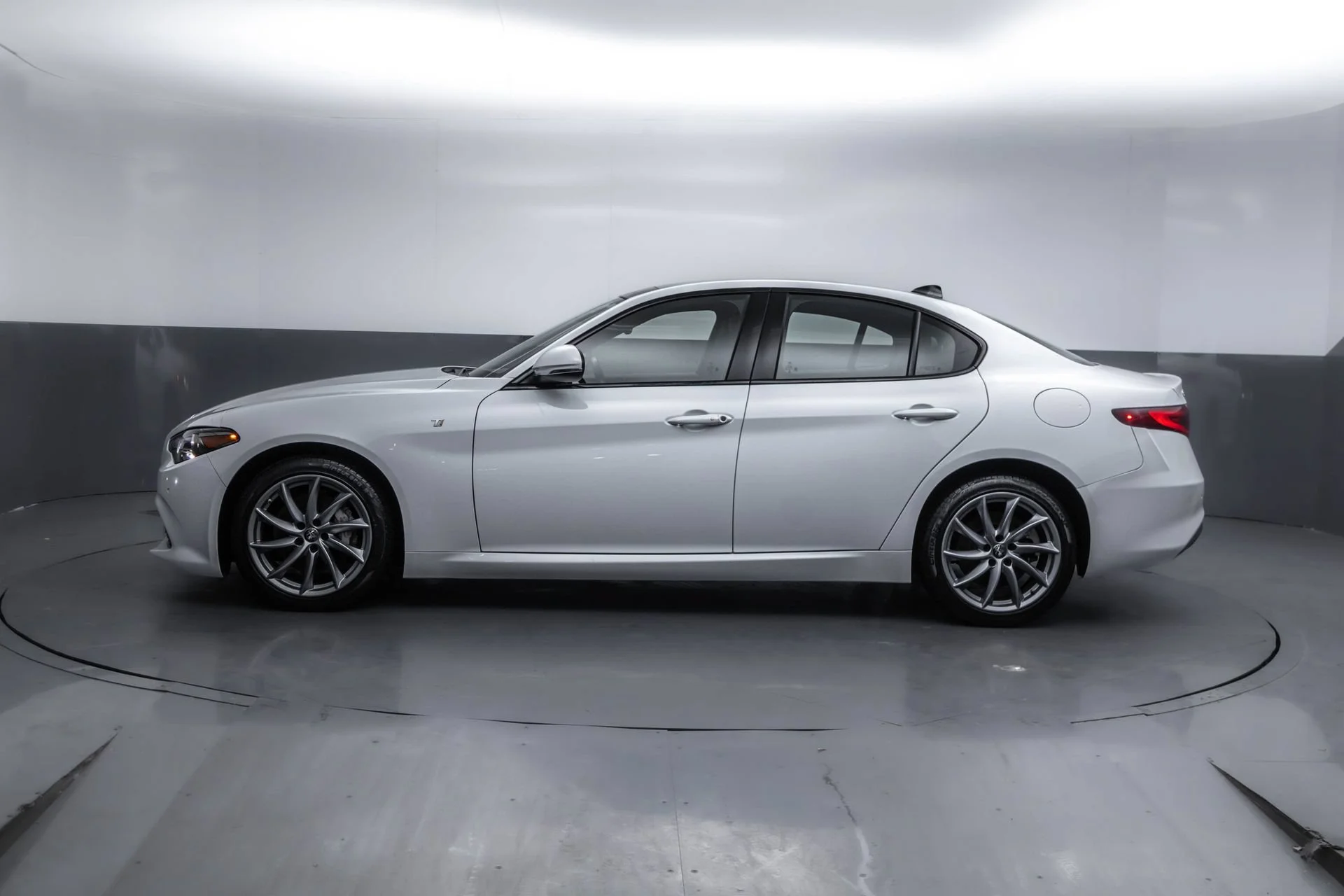 Used 2022 White Alfa Romeo Ti image 7