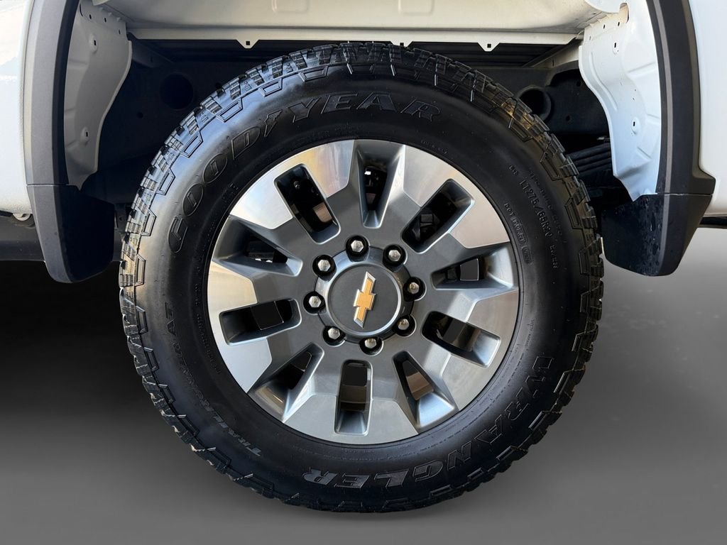 Used 2024 White Chevrolet Custom image 10