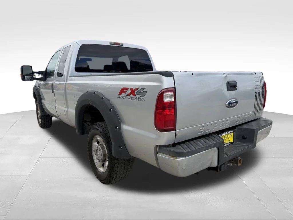 Used 2010 Silver Ford XLT image 3