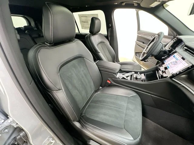 New 2026 Silver Zynith Exterior Paint Jeep Altitude image 28