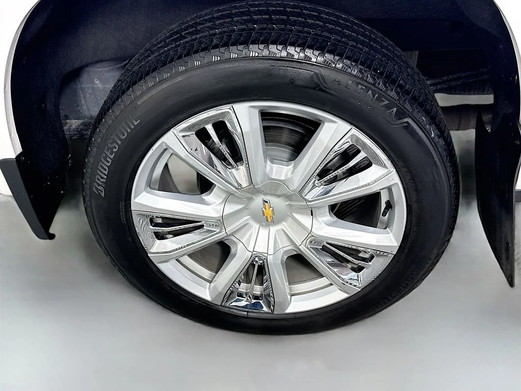 Used 2023 Pearl Chevrolet High Country image 24