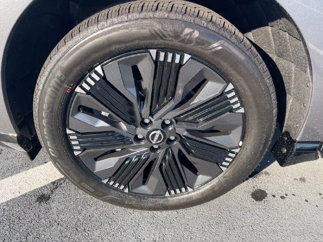 New 2027 Gray Nissan Platinum image 10