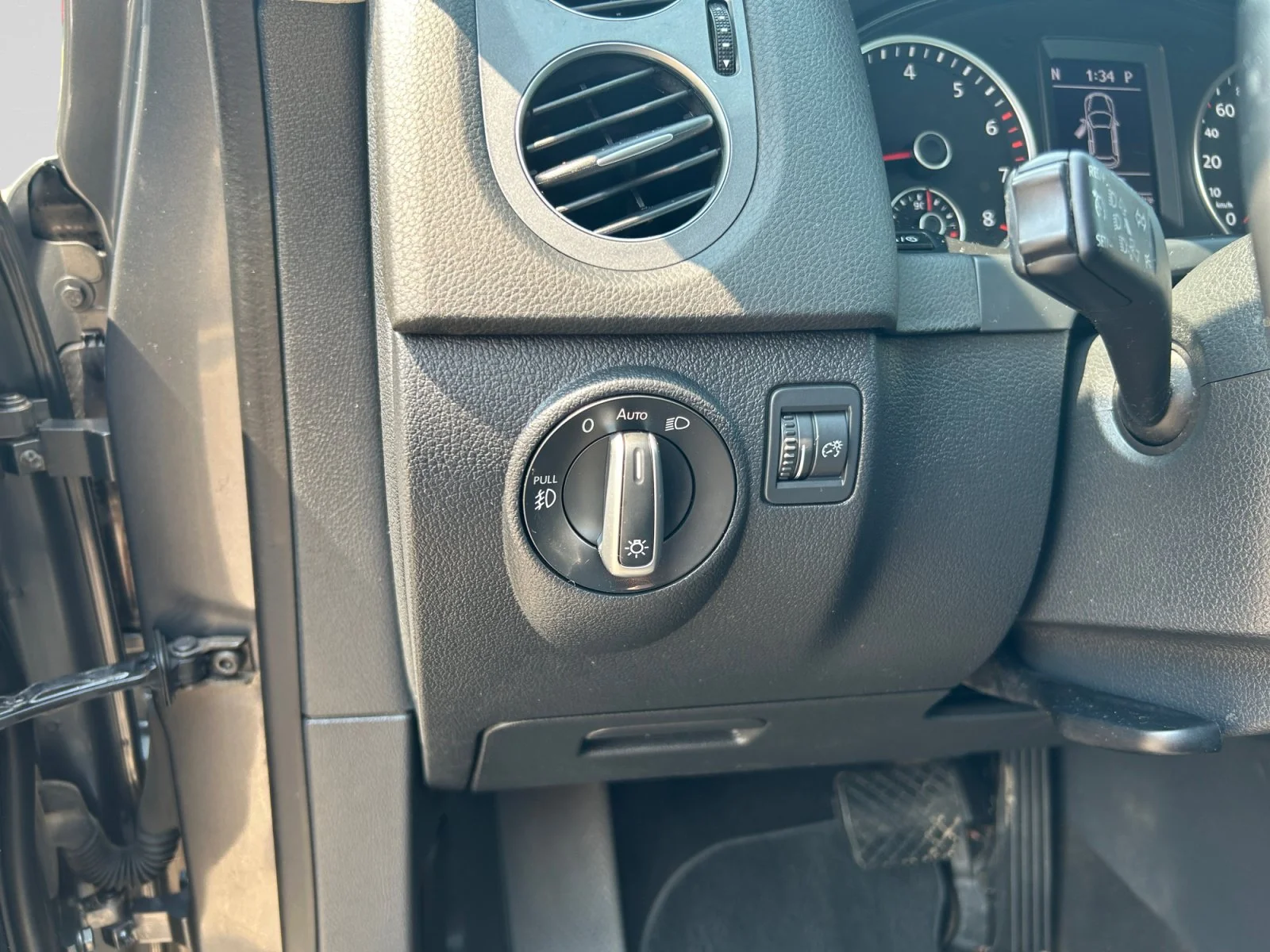 Used 2017 Silver Volkswagen Highline image 15