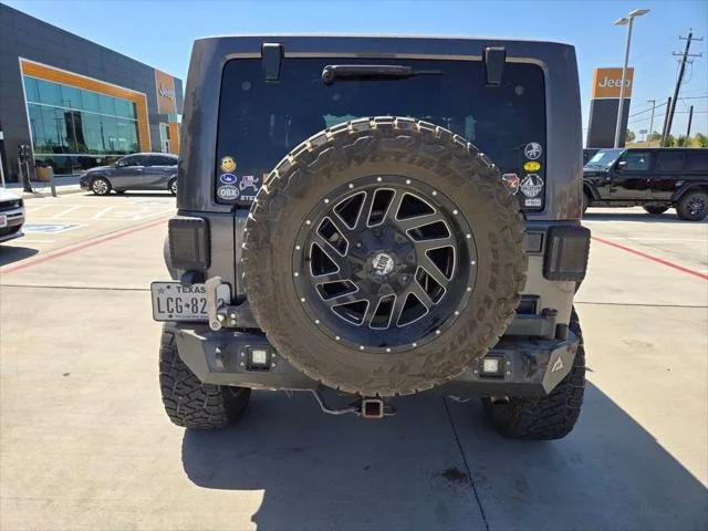 Used 2017 Gray Jeep Sahara image 4